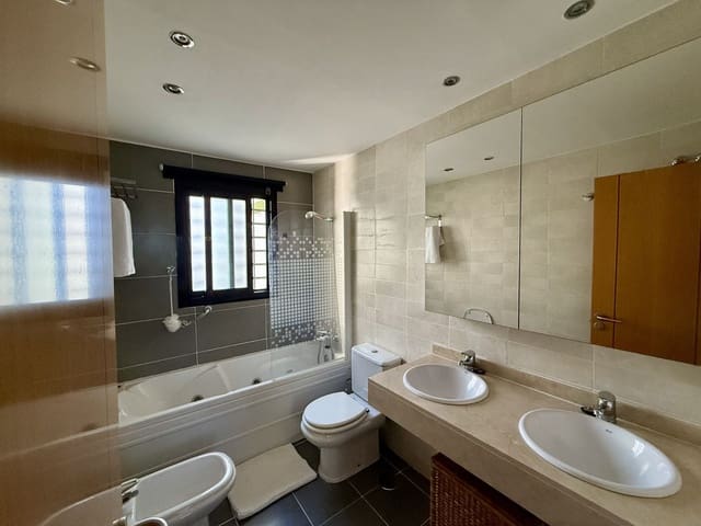 2 soverom Leilighet til salgs i Riviera del Sol, Mijas med svømmebasseng garasje - € 295 000 (Ref: 9402487)