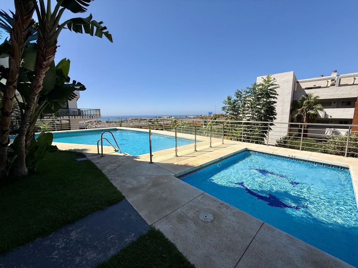 2 soverom Leilighet til salgs i Riviera del Sol med svømmebasseng garasje - € 295 000 (Ref: 9402487)