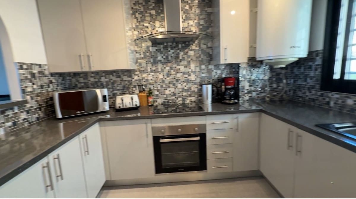 2 soverom Leilighet til salgs i Riviera del Sol med svømmebasseng garasje - € 295 000 (Ref: 9402487)