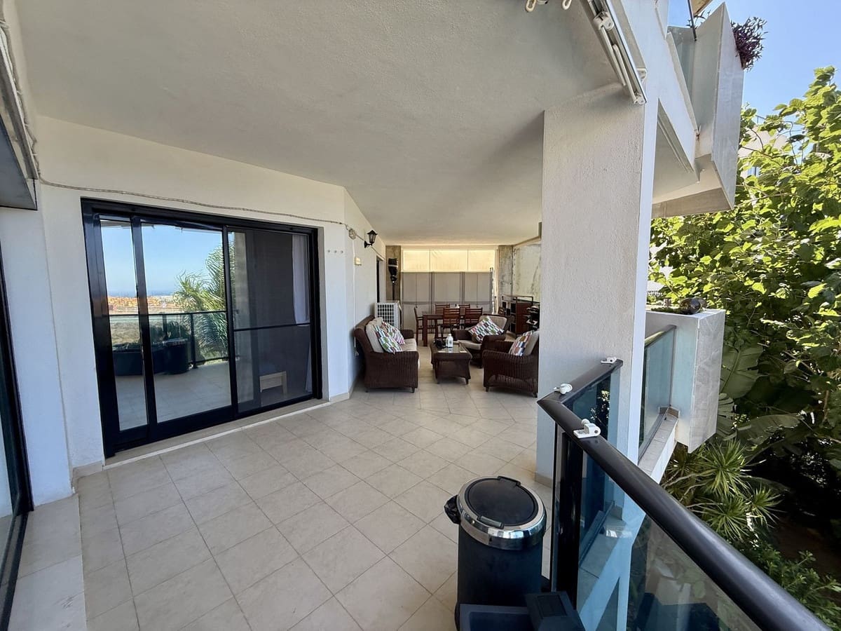 2 soverom Leilighet til salgs i Riviera del Sol med svømmebasseng garasje - € 295 000 (Ref: 9402487)