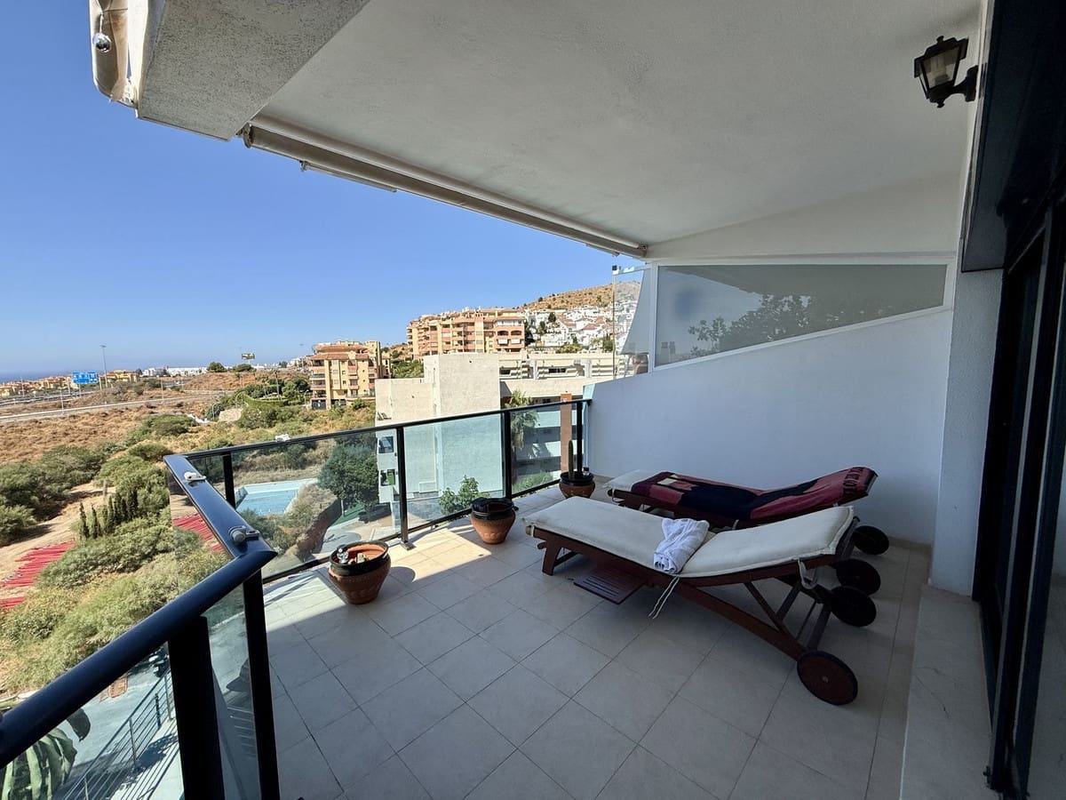 2 soverom Leilighet til salgs i Riviera del Sol med svømmebasseng garasje - € 295 000 (Ref: 9402487)