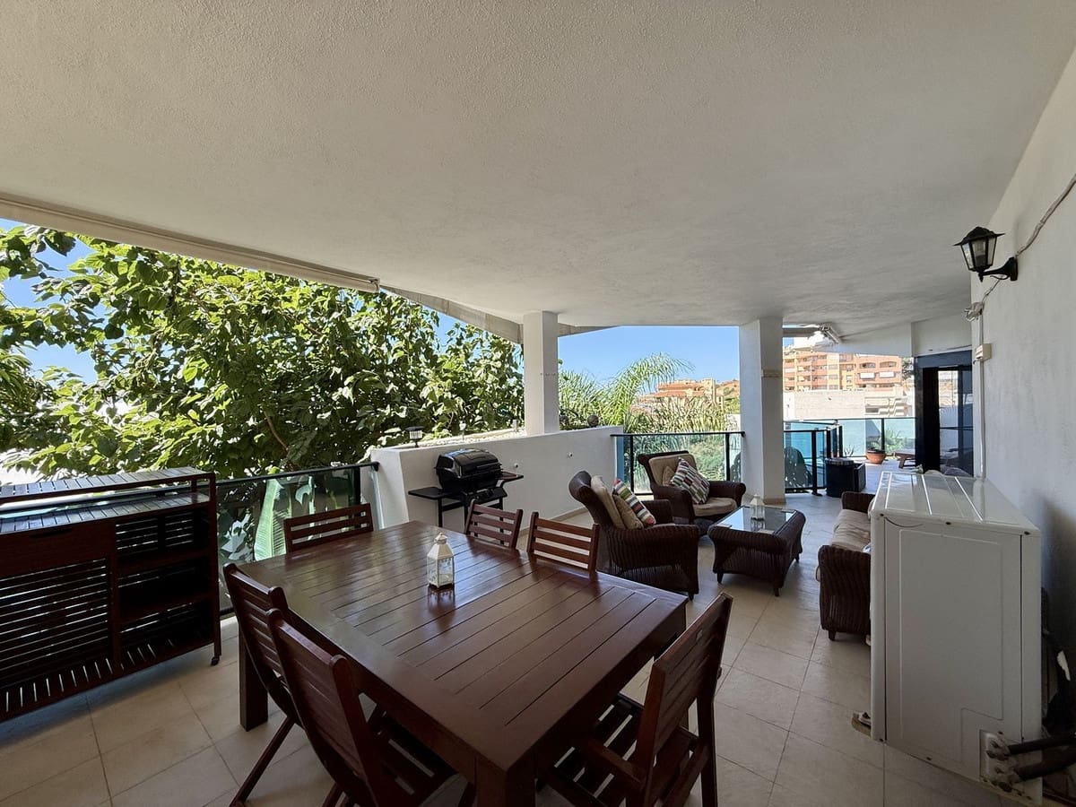 2 soverom Leilighet til salgs i Riviera del Sol med svømmebasseng garasje - € 295 000 (Ref: 9402487)