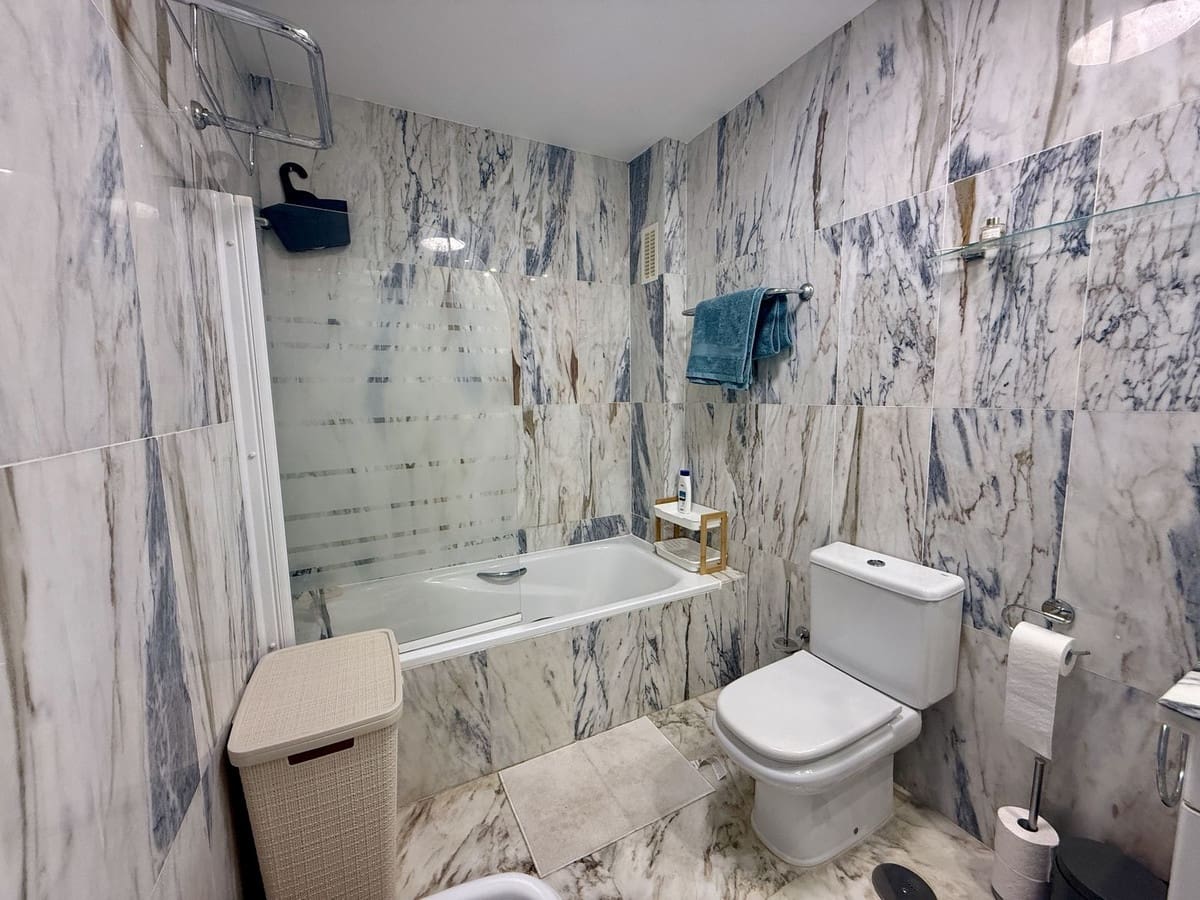 Apartamento de 2 habitaciones en La Cala de Mijas en venta con piscina garaje - 380.000 € (Ref: 9402489)