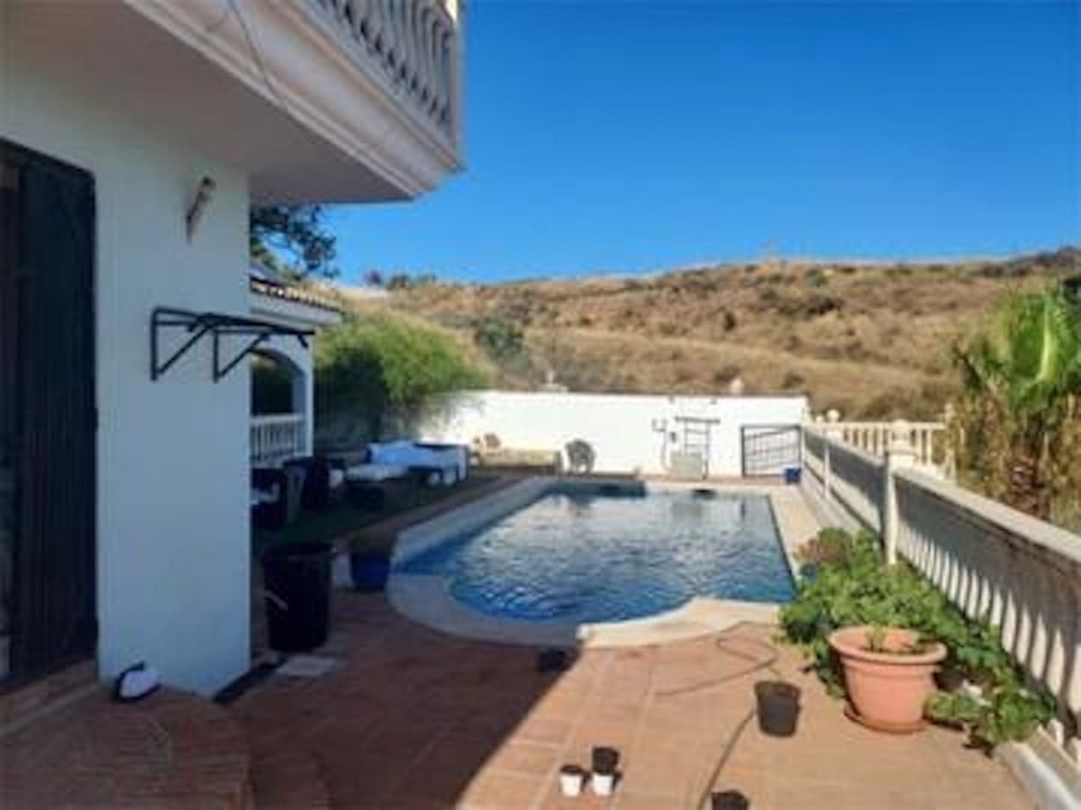 5 bedroom Villa for sale in Mijas Costa with pool garage - € 525,000 (Ref: 9402490)