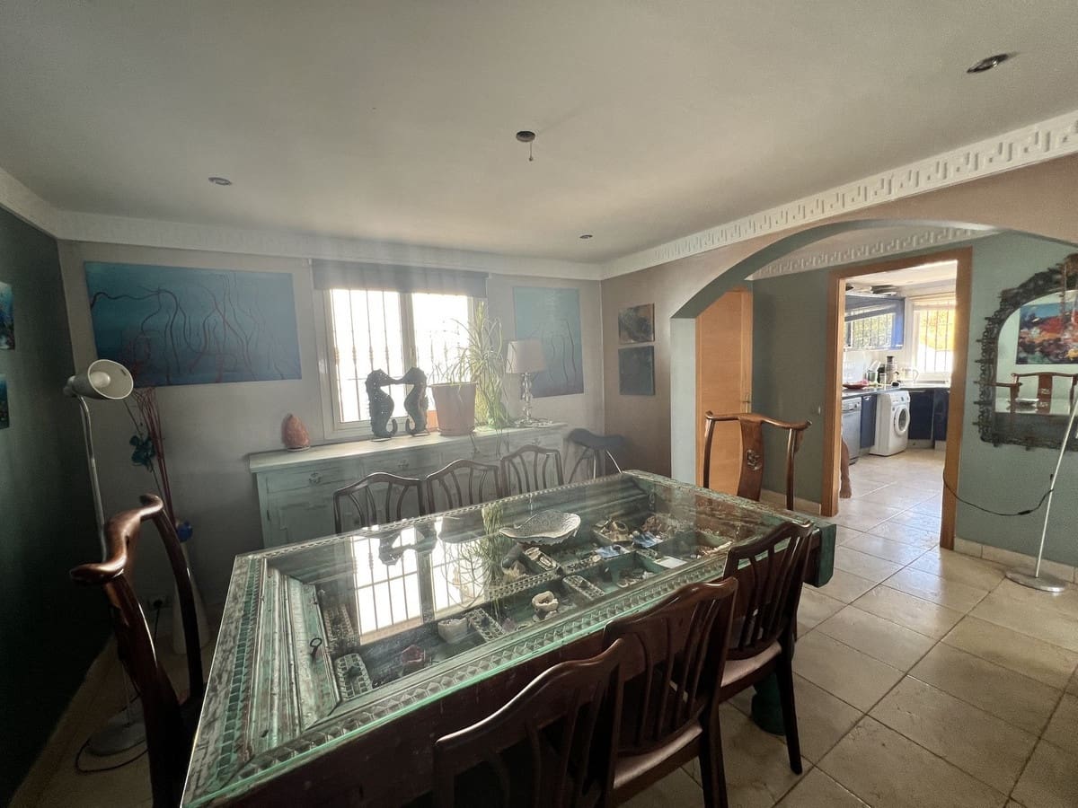 5 bedroom Villa for sale in Mijas Costa with pool garage - € 525,000 (Ref: 9402490)