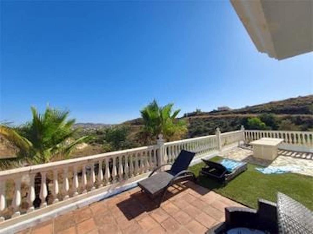5 bedroom Villa for sale in Mijas Costa with pool garage - € 525,000 (Ref: 9402490)