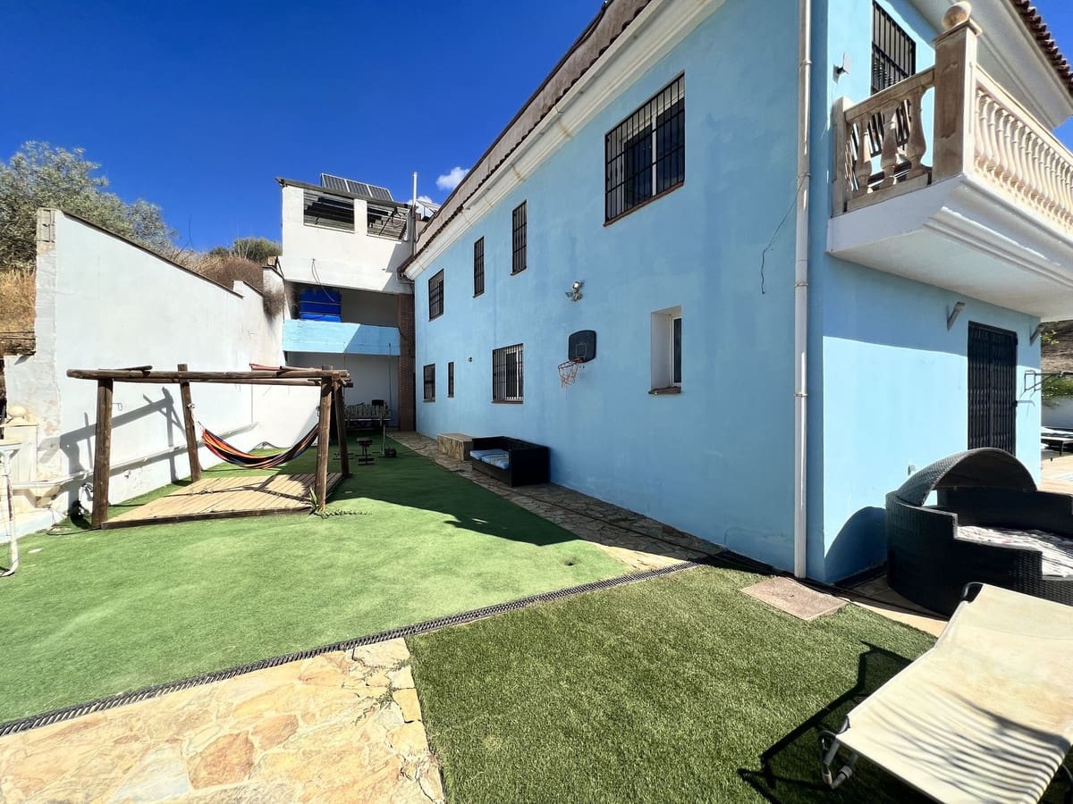 5 bedroom Villa for sale in Mijas Costa with pool garage - € 525,000 (Ref: 9402490)