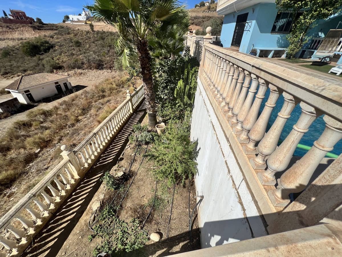 5 bedroom Villa for sale in Mijas Costa with pool garage - € 525,000 (Ref: 9402490)