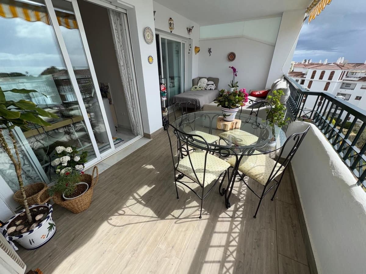 2 Zimmer Apartment zu verkaufen in Calahonda mit Pool Garage - 350.000 € (Ref: 9402491)