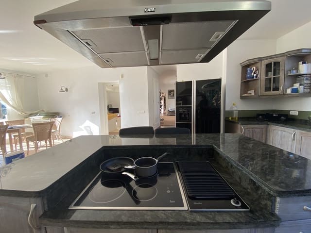 5 sovrum Villa till salu i Mijas Costa, Mijas med pool garage - 1 100 000 € (Ref: 9402492)