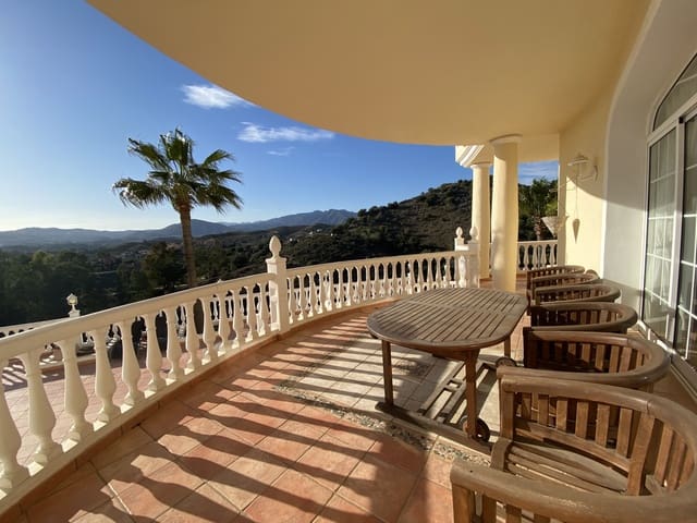 5 sovrum Villa till salu i Mijas Costa, Mijas med pool garage - 1 100 000 € (Ref: 9402492)