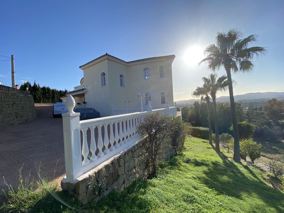 5 soveværelse Villa til salg i Mijas Costa med swimmingpool garage - € 1.100.000 (Ref: 9402492)