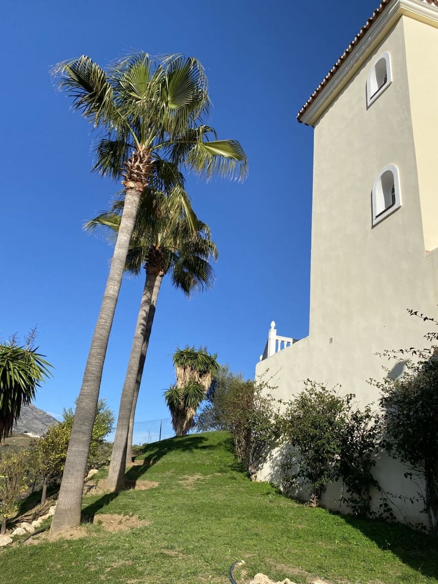 5 soveværelse Villa til salg i Mijas Costa med swimmingpool garage - € 1.100.000 (Ref: 9402492)