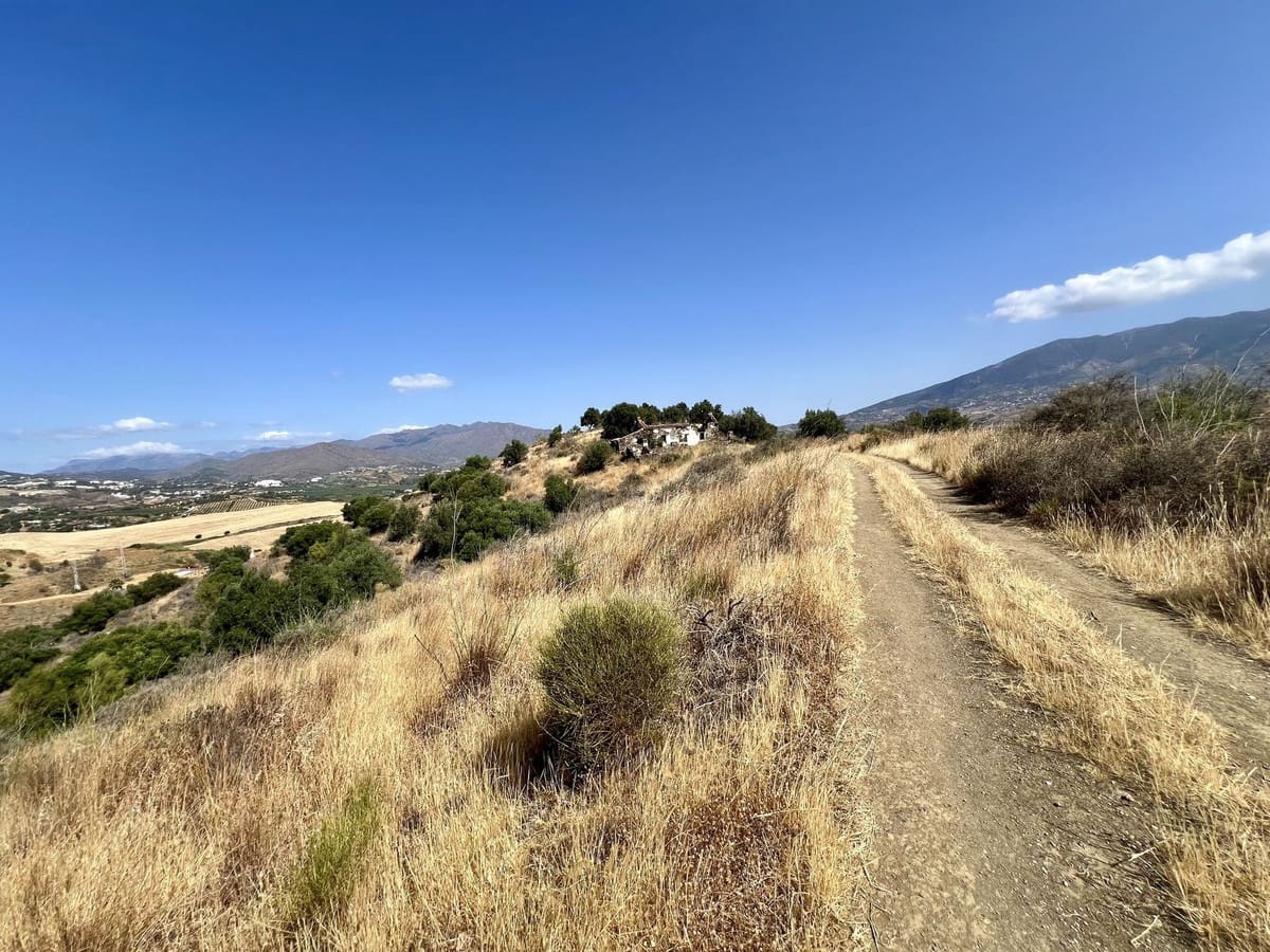 Building Plot for sale in La Cala de Mijas - € 385,000 (Ref: 9402496)