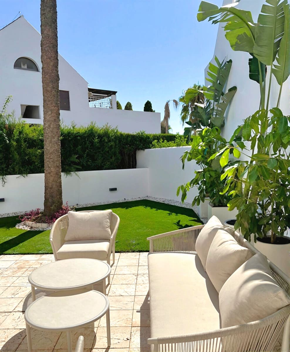 3 bedroom Apartment for sale in Marbella with pool - € 849,000 (Ref: 9413654)