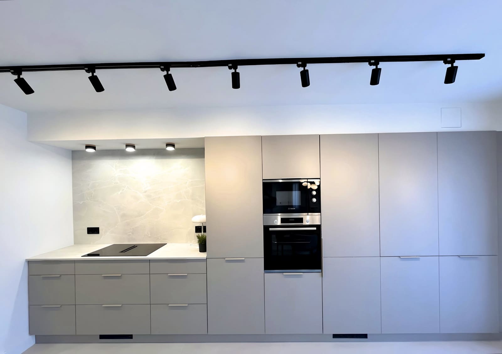 3 bedroom Apartment for sale in Marbella with pool - € 849,000 (Ref: 9413654)