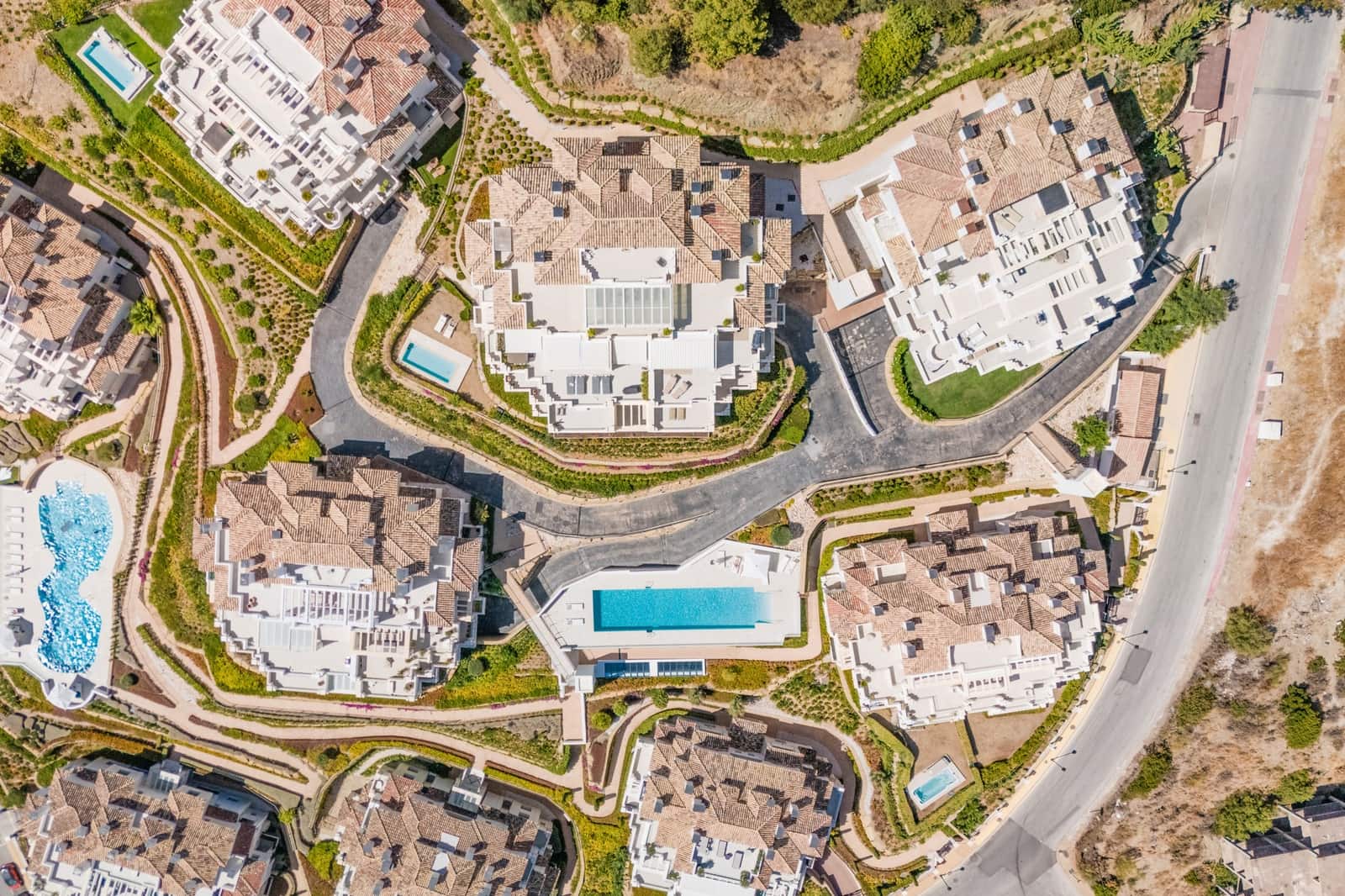 2 bedroom Apartment for sale in Marbella with pool garage - € 1,420,000 (Ref: 9413660)