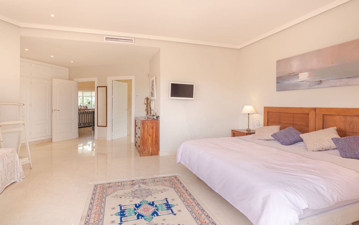 6 quarto Moradia para venda em Benahavis com piscina garagem - 2 689 000 € (Ref: 9413661)