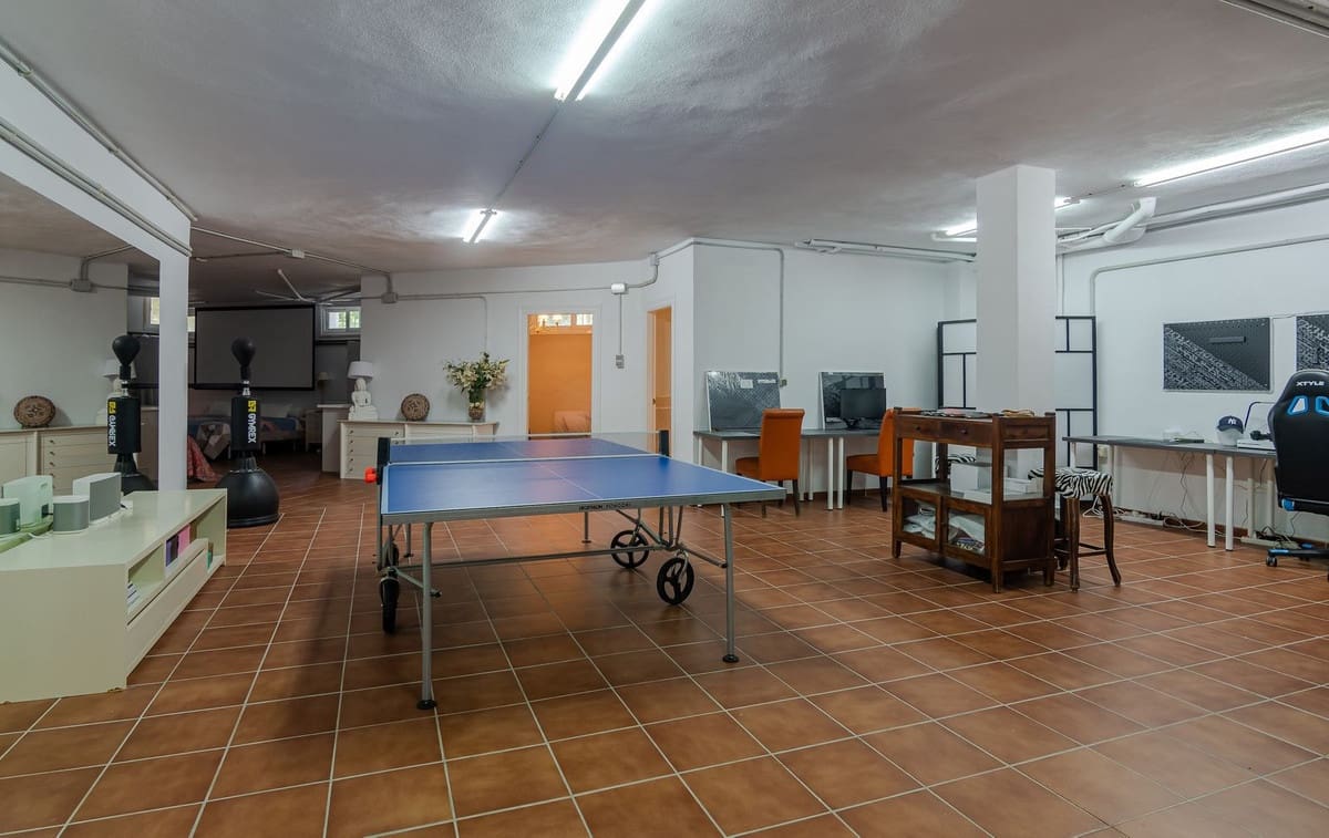 6 quarto Moradia para venda em Benahavis com piscina garagem - 2 689 000 € (Ref: 9413661)