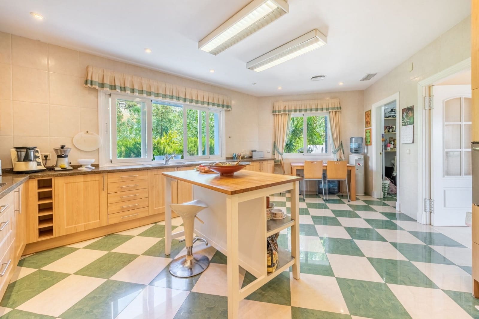 6 quarto Moradia para venda em Benahavis com piscina garagem - 2 689 000 € (Ref: 9413661)