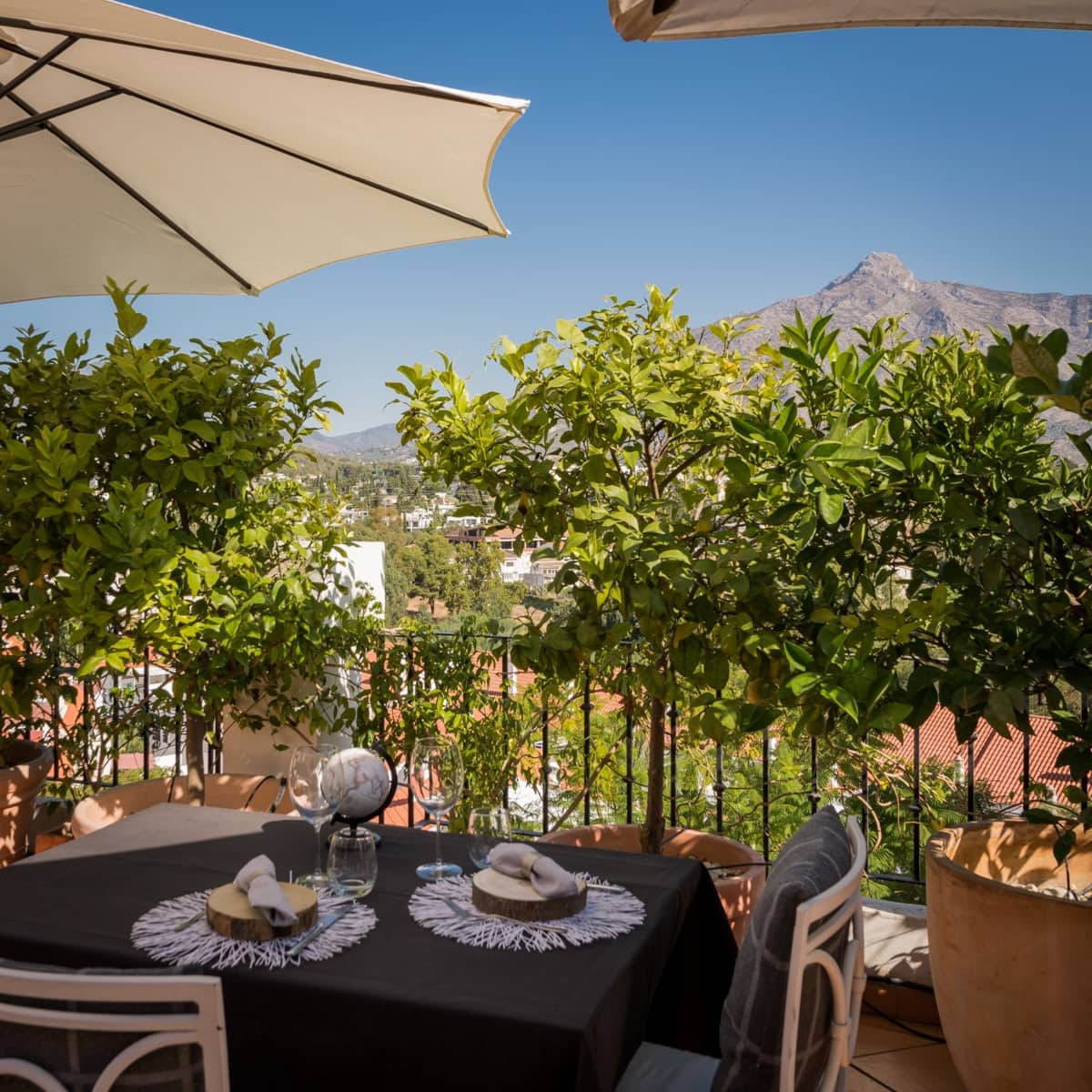 3 bedroom Penthouse for sale in Nueva Andalucia with pool garage - € 1,750,000 (Ref: 9413663)