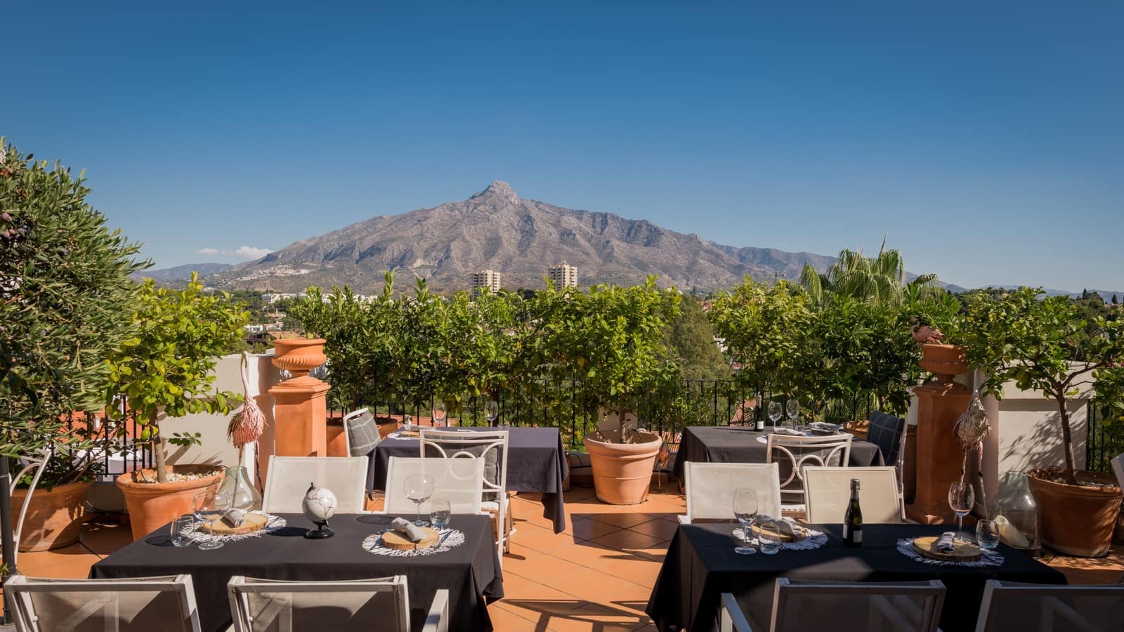 3 bedroom Penthouse for sale in Nueva Andalucia with pool garage - € 1,750,000 (Ref: 9413663)