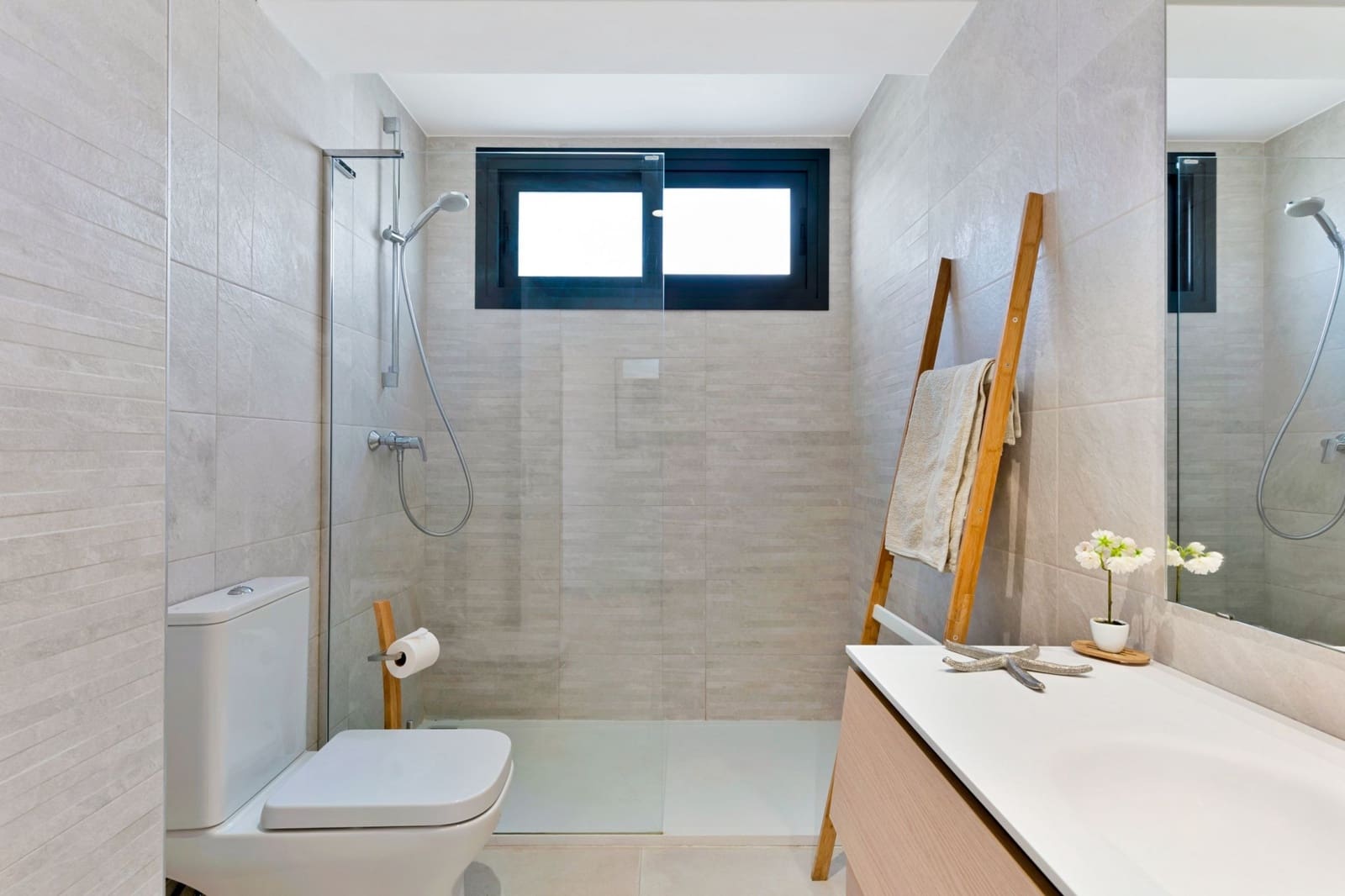 2 bedroom Apartment for sale in El Paraiso with pool garage - € 549,000 (Ref: 9413667)