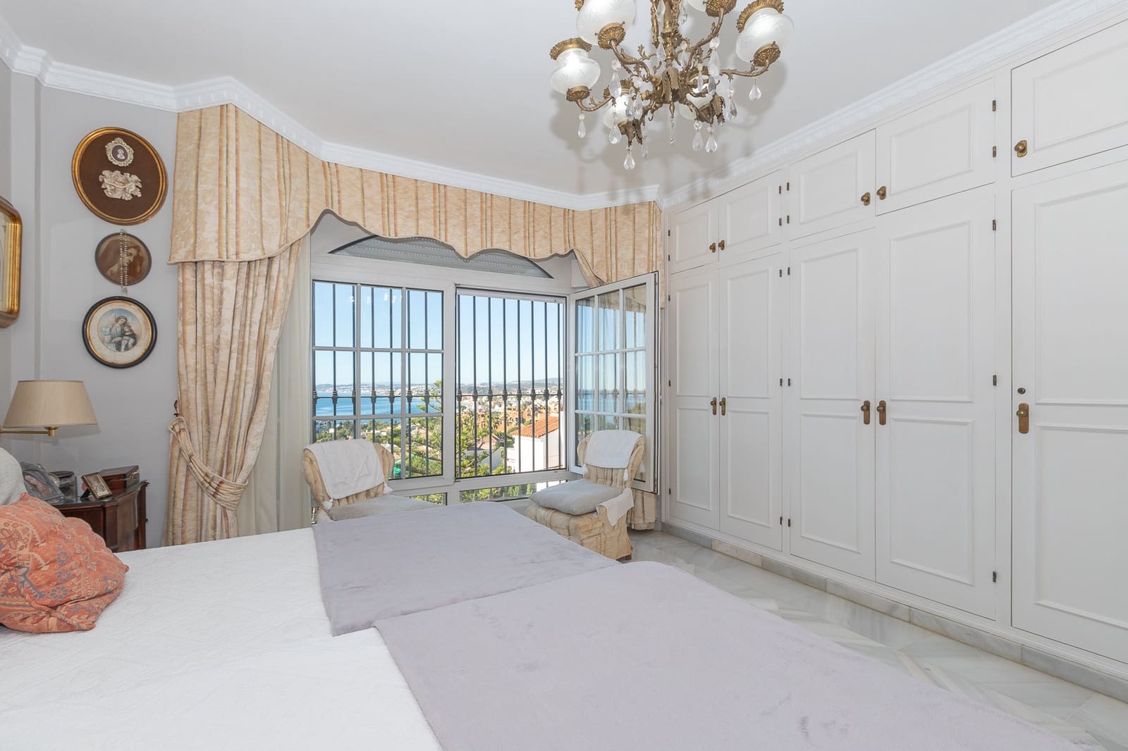 6 soverom Villa til salgs i Estepona med svømmebasseng garasje - € 3 800 000 (Ref: 9413685)