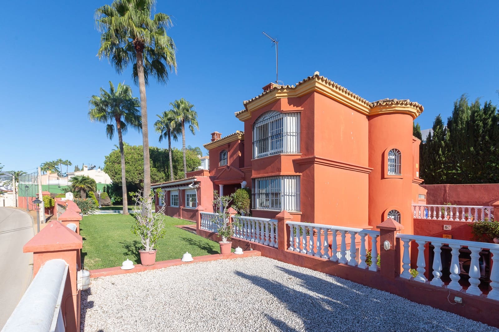6 soverom Villa til salgs i Estepona med svømmebasseng garasje - € 3 800 000 (Ref: 9413685)