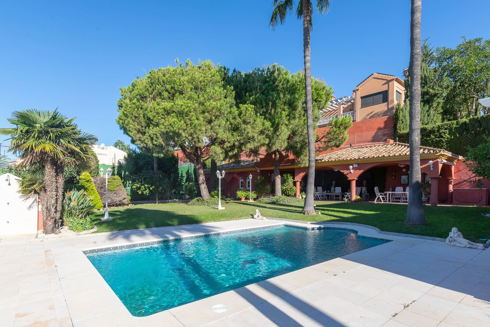 6 soverom Villa til salgs i Estepona med svømmebasseng garasje - € 3 800 000 (Ref: 9413685)