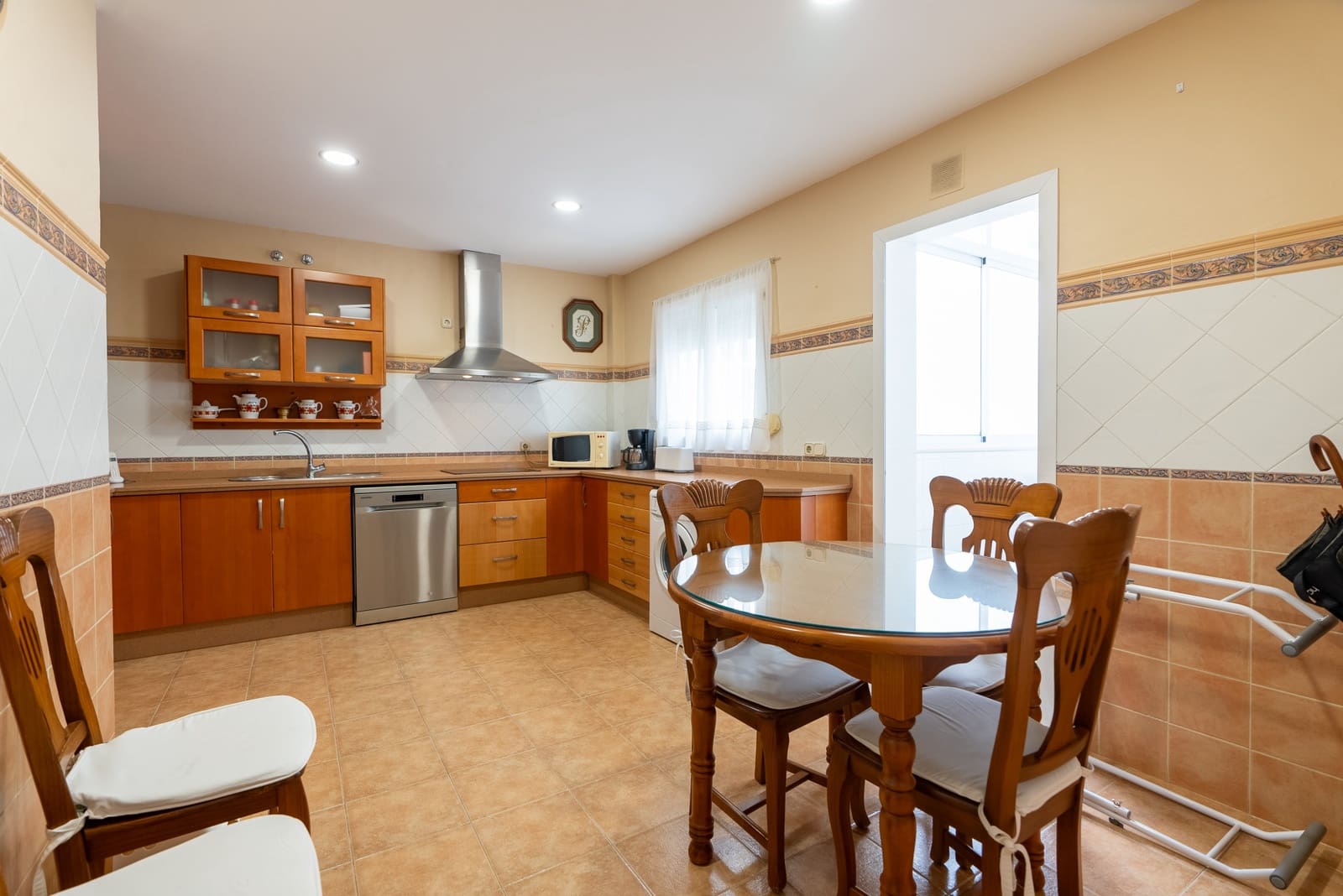 3 bedroom Flat for sale in Estepona - € 950,000 (Ref: 9413686)