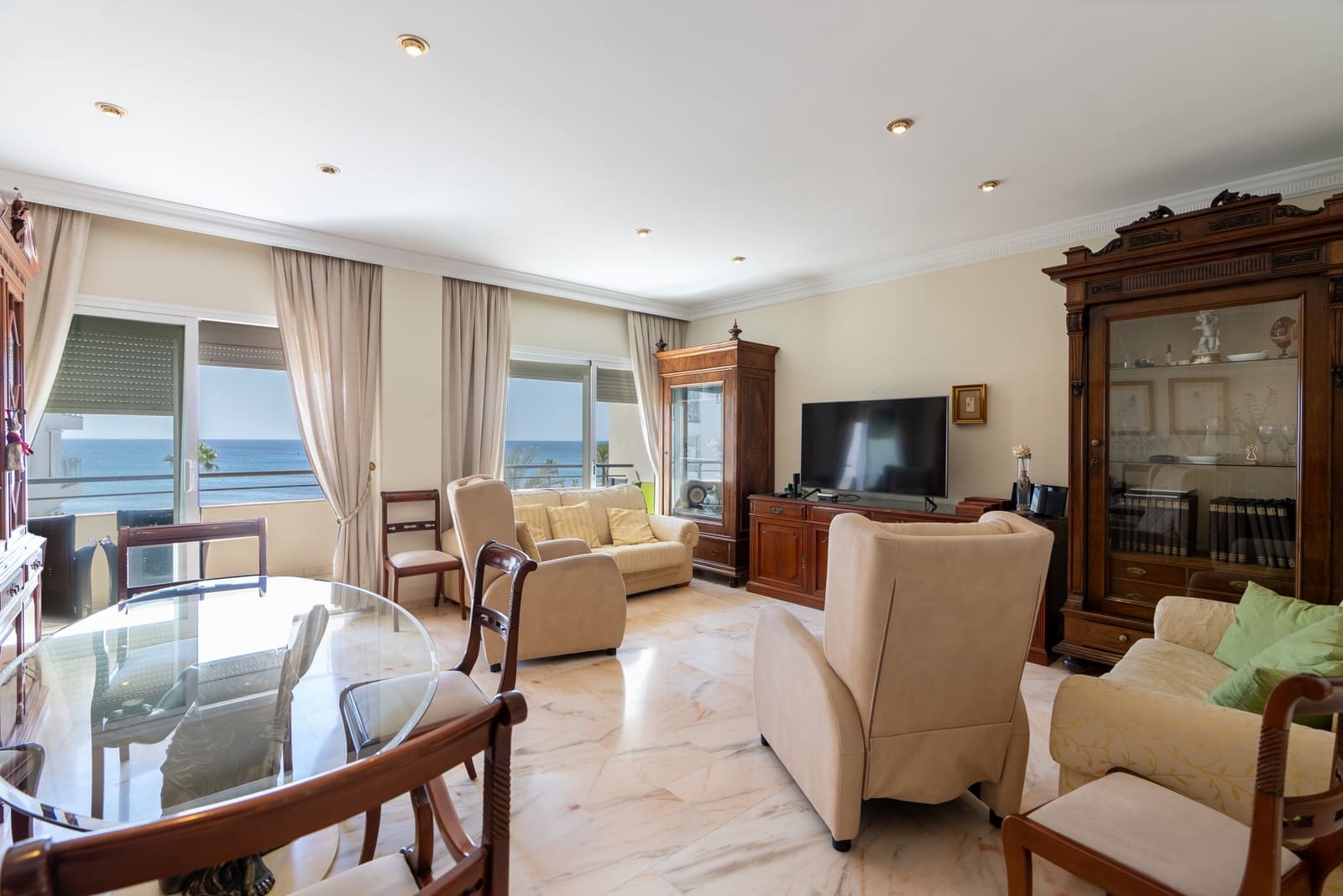 3 bedroom Flat for sale in Estepona - € 950,000 (Ref: 9413686)