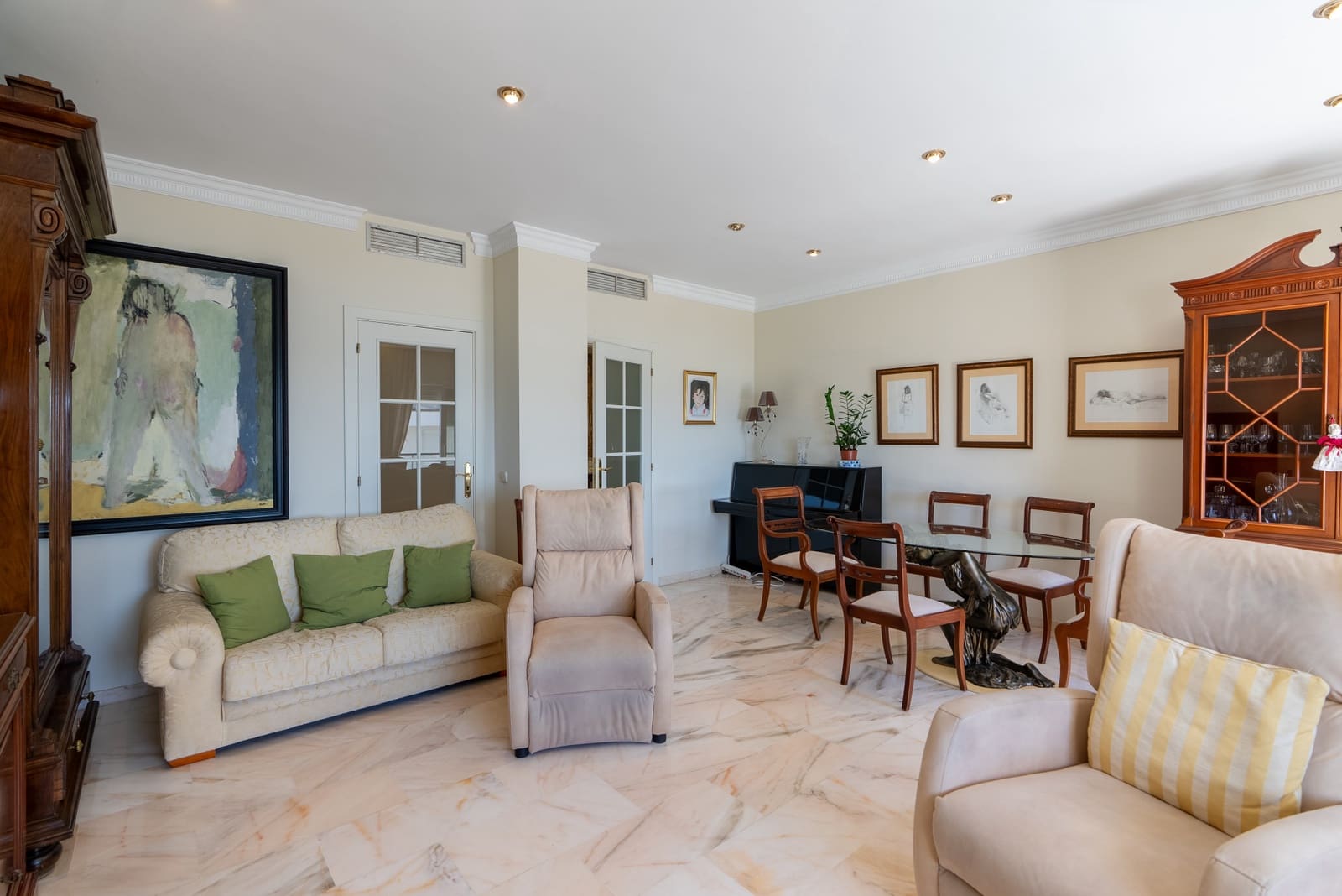 3 bedroom Flat for sale in Estepona - € 950,000 (Ref: 9413686)