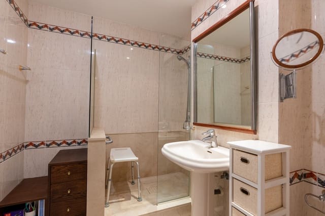 Piso de 3 habitaciones en Centro, Estepona en venta - 950.000 € (Ref: 9413686)