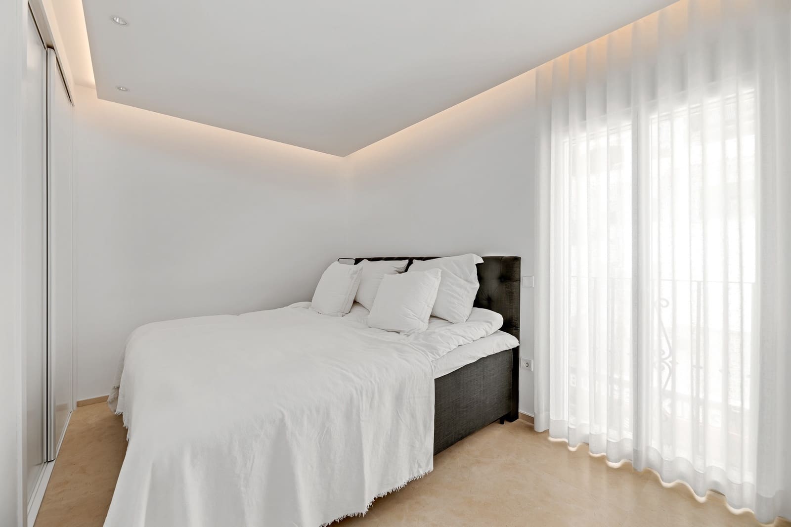2 bedroom Penthouse for sale in Marbella with garage - € 1,395,000 (Ref: 9413687)