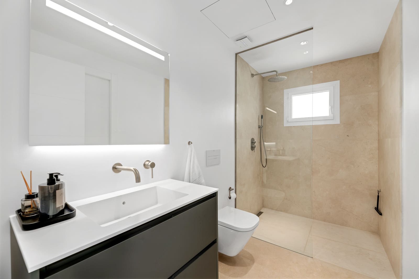 2 bedroom Penthouse for sale in Marbella with garage - € 1,395,000 (Ref: 9413687)
