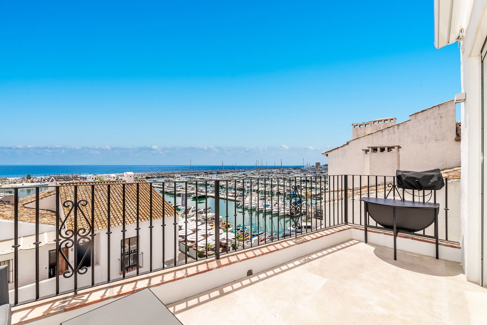 2 bedroom Penthouse for sale in Marbella with garage - € 1,395,000 (Ref: 9413687)