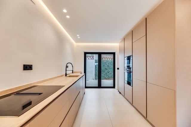 Apartamento de 4 habitaciones en Marbella en venta con piscina garaje - 895.000 € (Ref: 9413690)