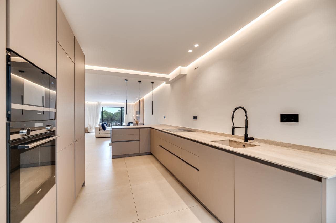 Apartamento de 4 habitaciones en Marbella en venta con piscina garaje - 895.000 € (Ref: 9413690)