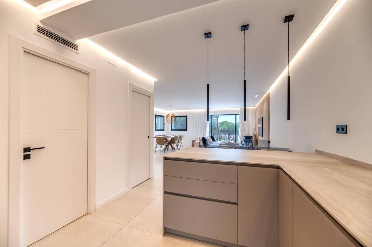 Apartamento de 4 habitaciones en Marbella en venta con piscina garaje - 895.000 € (Ref: 9413690)