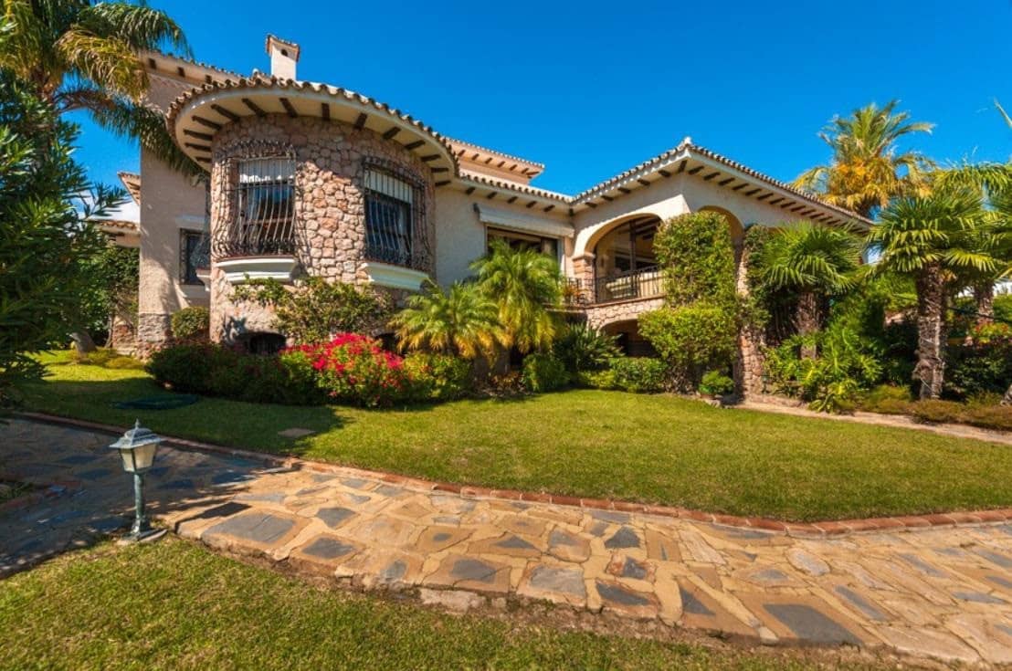 9 Zimmer Villa zu verkaufen in New Golden Mile mit Pool Garage - 5.250.000 € (Ref: 9413699)