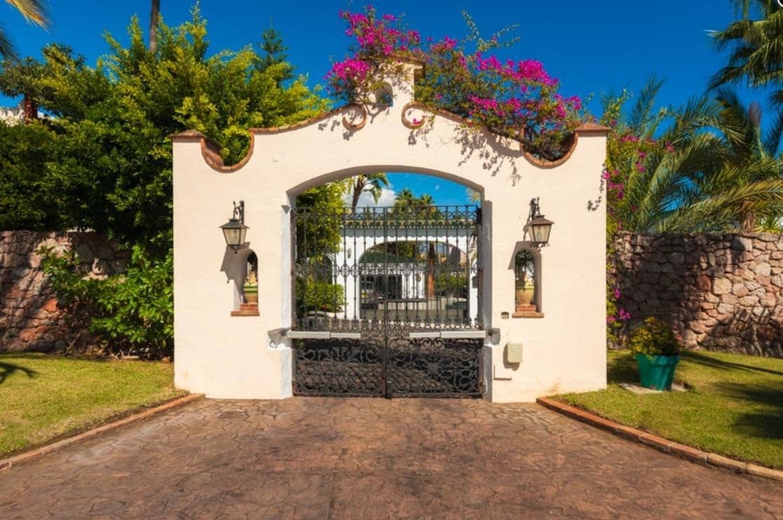 9 Zimmer Villa zu verkaufen in New Golden Mile mit Pool Garage - 5.250.000 € (Ref: 9413699)