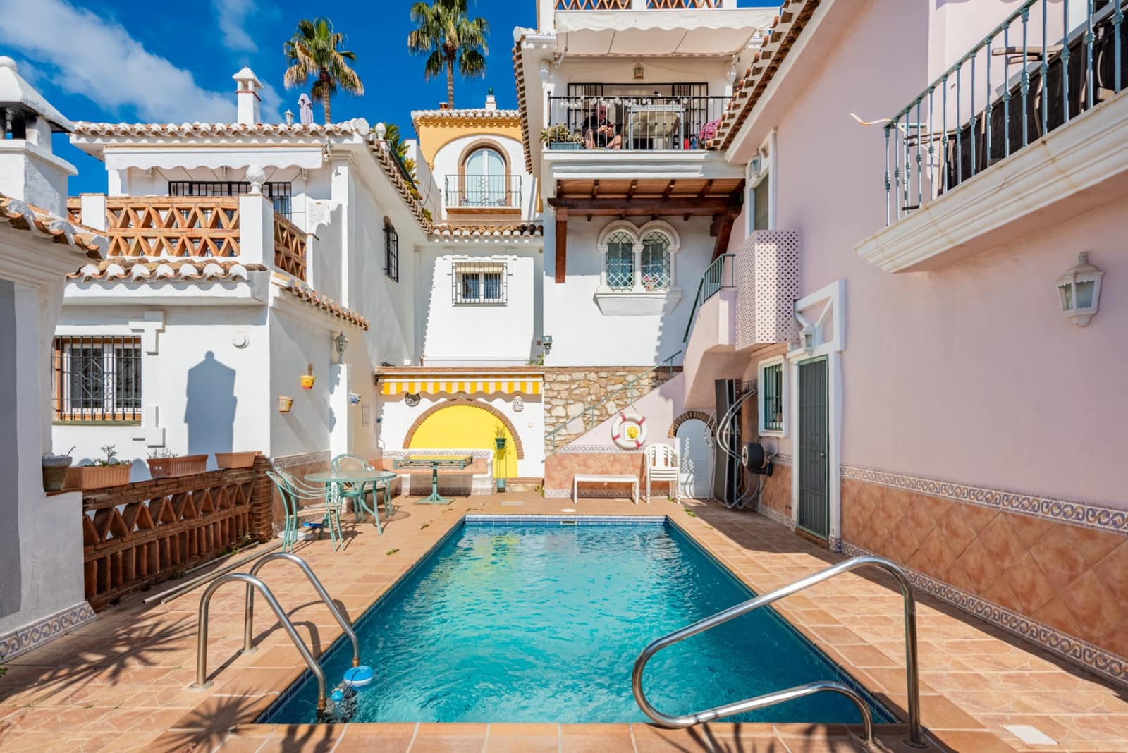 3 bedroom Townhouse for sale in Mijas Costa with pool - € 499,000 (Ref: 9419162)