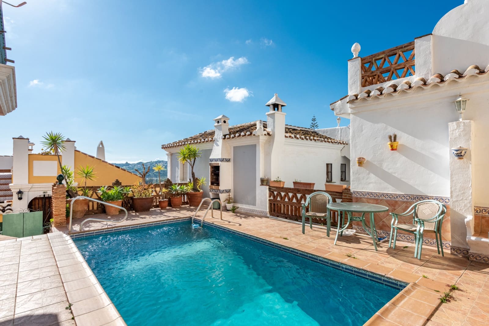 3 bedroom Townhouse for sale in Mijas Costa with pool - € 499,000 (Ref: 9419162)