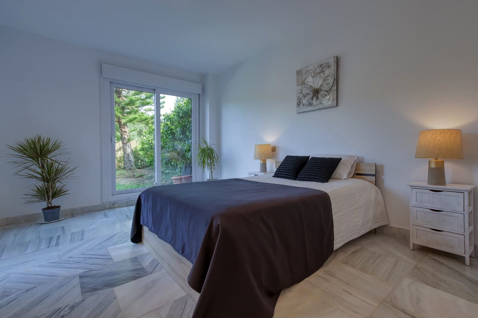 4 makuuhuone Huvila myytävänä paikassa Benahavis mukana uima-altaan 
autotalli - 679 000 € (Ref: 9419164)