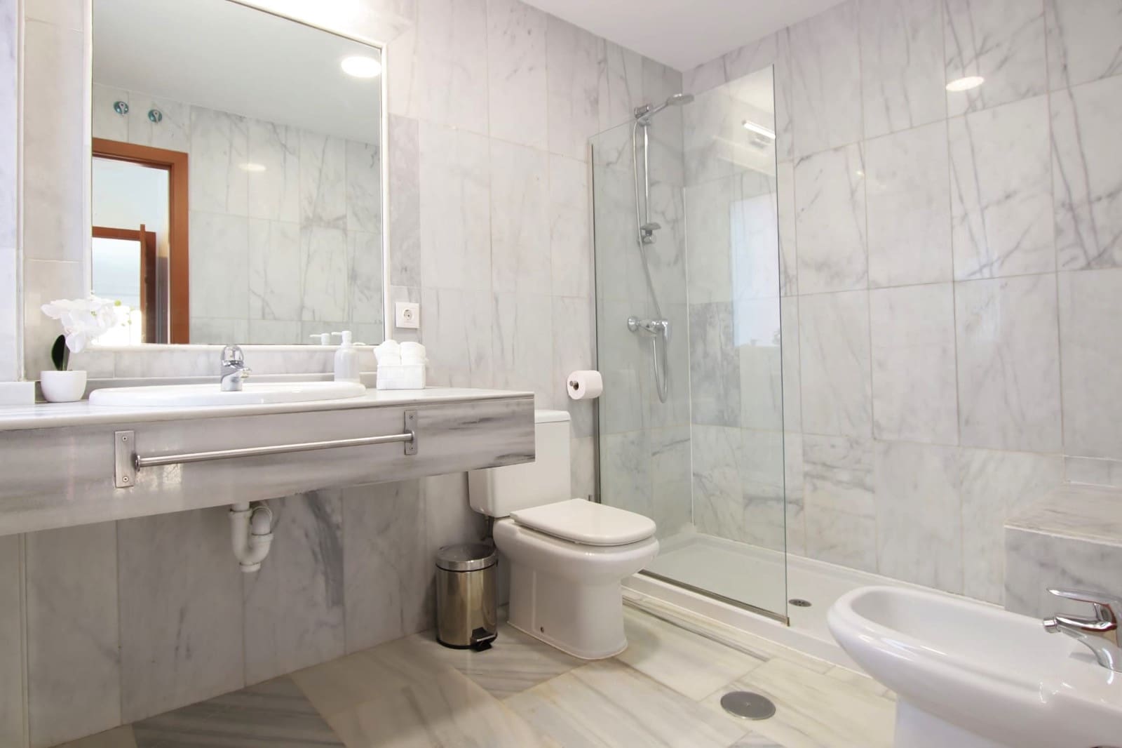 4 makuuhuone Huvila myytävänä paikassa Benahavis mukana uima-altaan 
autotalli - 679 000 € (Ref: 9419164)