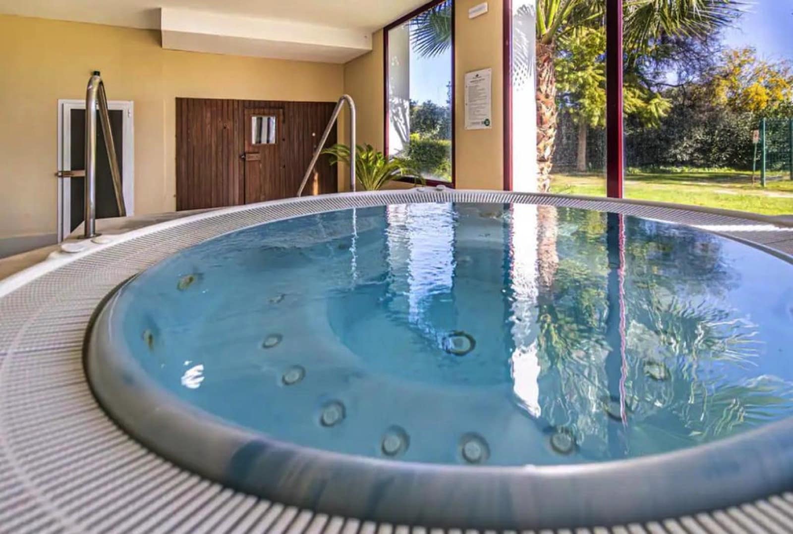 4 makuuhuone Huvila myytävänä paikassa Benahavis mukana uima-altaan 
autotalli - 679 000 € (Ref: 9419164)