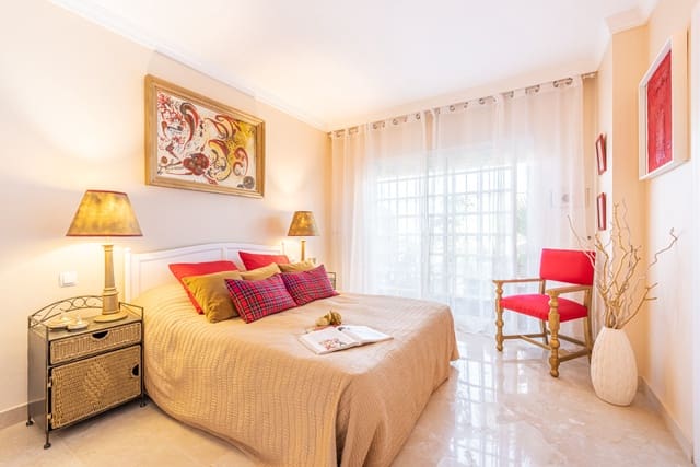 2 Zimmer Haus zu verkaufen in Marbella mit Pool Garage - 550.000 € (Ref: 9419171)