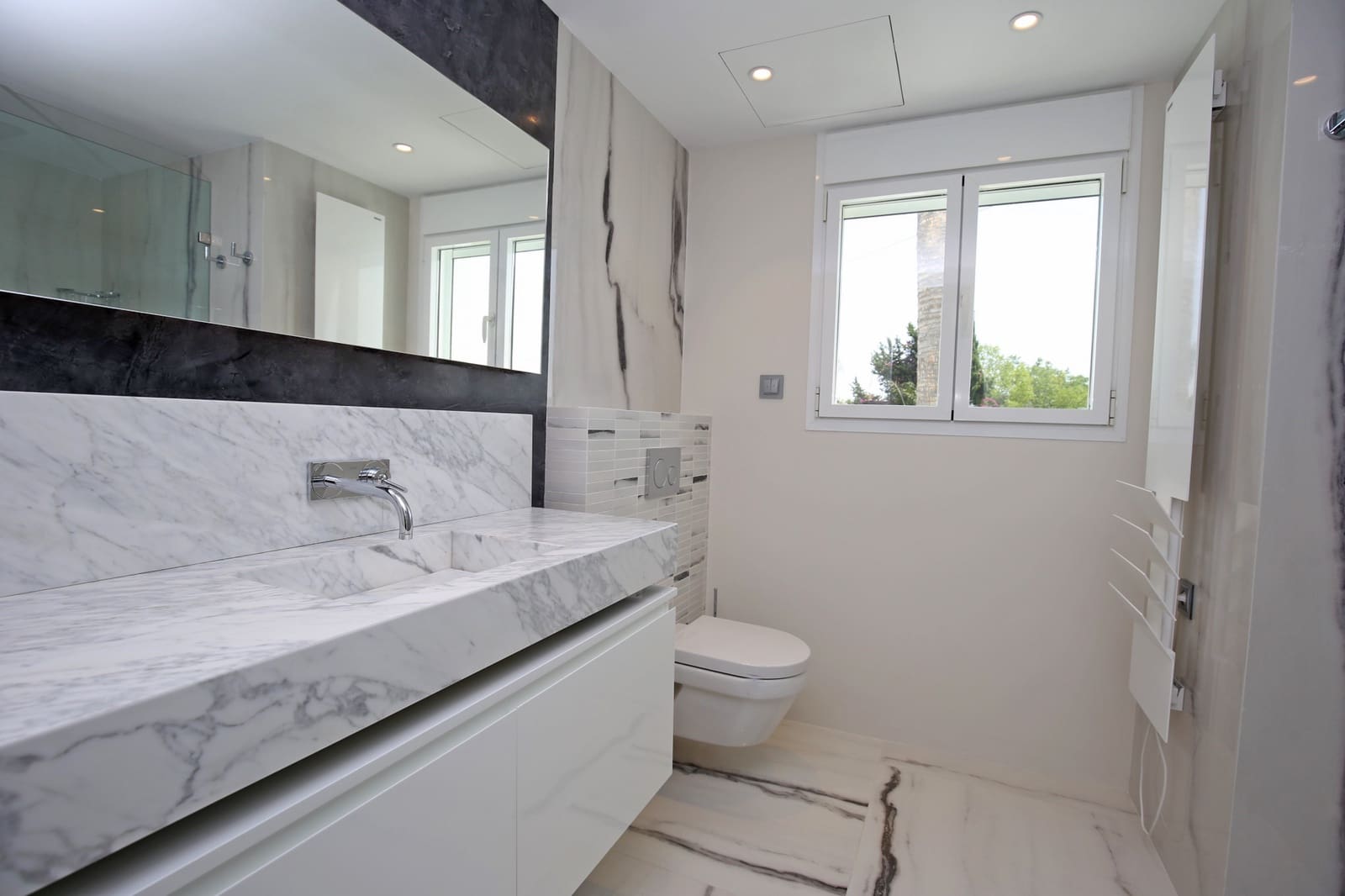 5 slaapkamer Huis te koop in Nueva Andalucia met zwembad - € 1.850.000 (Ref: 9429522)