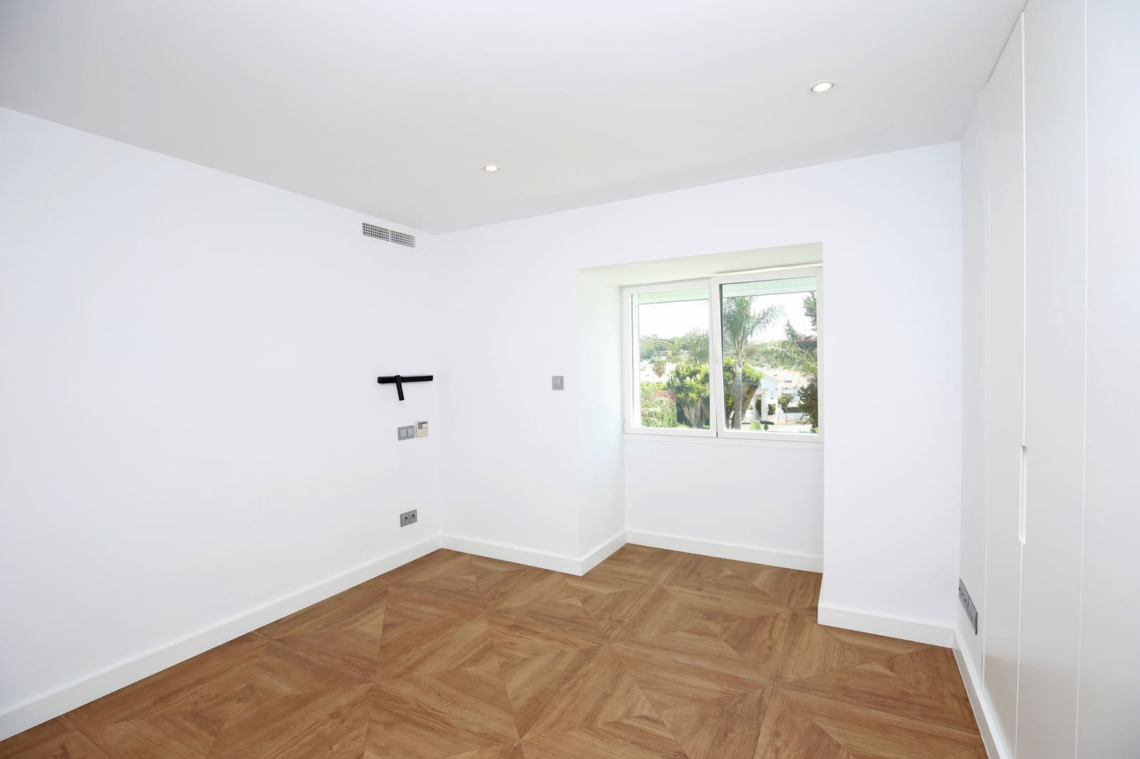 5 slaapkamer Huis te koop in Nueva Andalucia met zwembad - € 1.850.000 (Ref: 9429522)